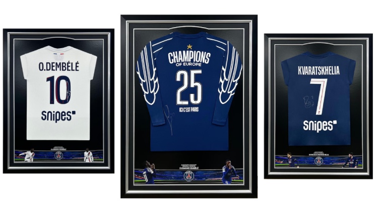 Avis aux collectionneurs, le PSG vient de commercialiser plusieurs maillots de la saison 2025/2026, ainsi que le Jordan Wings de la saison passée, signés par les joueurs et encadrés. Des maillots rares, qui ont un certain prix.
