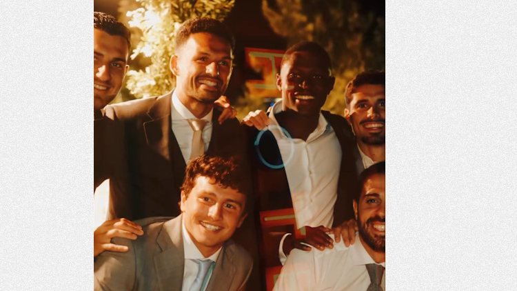 Actuellement en vacances après l'élimination en huitièmes de finale de leur équipe à la Coupe du monde, les Portugais du PSG se sont tous retrouvés malgré tout. Pour célébrer l'union d'un de leurs anciens partenaires.