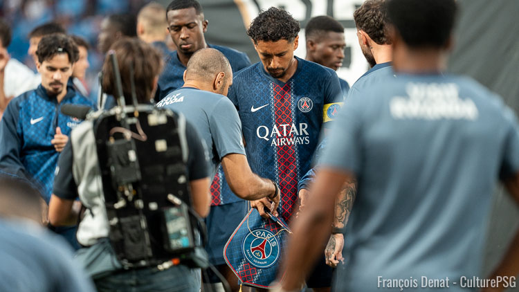 L'effectif étant enfin définitif, les joueurs du PSG vont pouvoir procéder sous peu à l'élection du capitaine. Marquinhos est l'évident favori, mais ce sont surtout ses vice-capitaines qui vont changer.