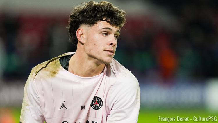 Toujours invaincus en 2026, les joueurs de Thomas Leyssales sont venus à bout du leader Valenciennes au Campus grâce à un but en fin de rencontre du revenant Elijah Ly (2-1). Au classement, les Parisiens se rapprochent des deux premières places de la poule et profitent également de la défaite de Quevilly ce dimanche. 