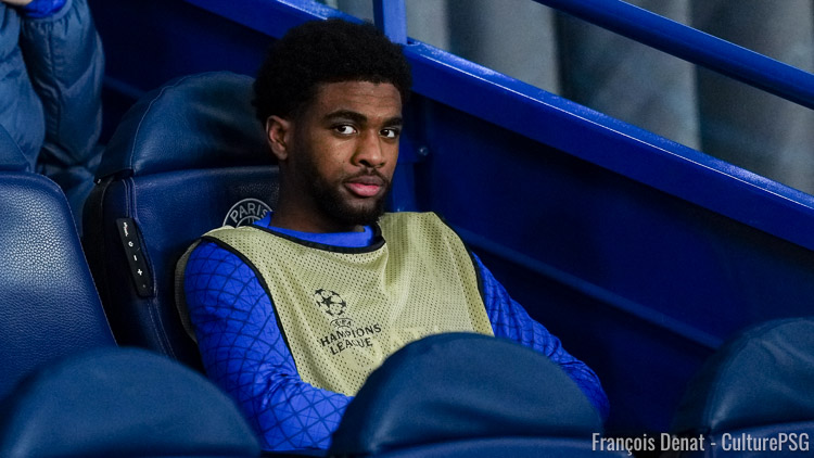 Déjà évoqué lors du dernier mercato d'hiver, l'intérêt de la Premier League pour Ibrahim Mbaye est confirmé ce mardi par Sky Sports, alors que le jeune ailier franco-sénégalais joue moins au PSG ces dernières semaines.