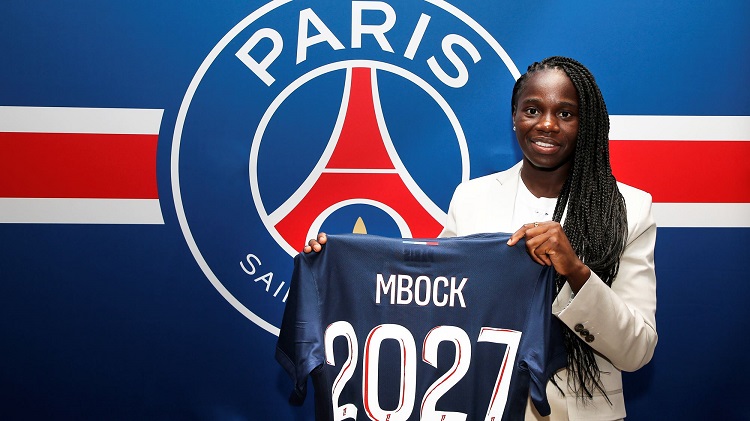 Le club parisien annonce l'arrivée de la défenseure internationale française Griedge Mbock en provenance de Lyon. La nouvelle joueuse du PSG a signé un contrat de trois ans jusqu'en juin 2027.