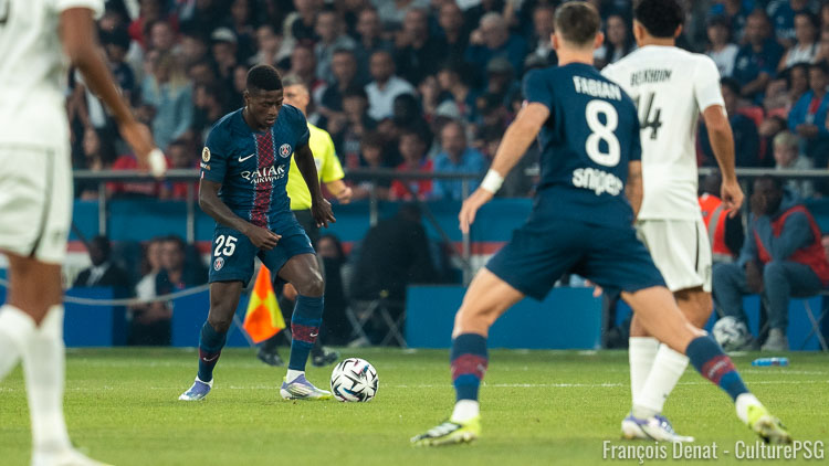 Le PSG a surclassé l'Atalanta Bergame ce mercredi soir pour son grand retour en Champions League, porté par un Nuno Mendes en grande forme et un Kvaratskhelia intenable sur son côté droit. Voici nos notes de ce PSG/Atalanta (4-0).