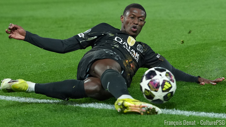 Au lendemain du match à Liverpool, le PSG a communiqué sur l'état de santé de ses blessés Nuno Mendes et Désiré Doué. Les blessures ne sont vraiment pas sérieuses puisque le club a annoncé des absences de quelques jours à peine.