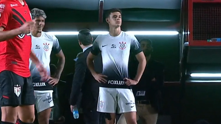 Plus de six mois après son dernier match, Gabriel Moscardo a joué 35 minutes dans la nuit de mardi à mercredi lors du match nul 2-2 du Corinthians sur la pelouse de l'Atlético-GO.