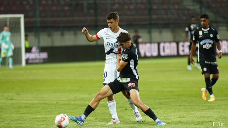 Arrivé cet été du Brésil mais clairement pas encore prêt pour le PSG, le jeune milieu brésilien Gabriel Moscardo va être prêté en Ligue 1 dans les prochains jours. C'est le Stade de Reims qui devrait l'accueillir.