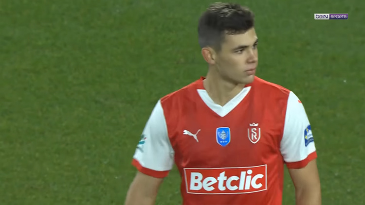 Entré en jeu pour la dernière demi-heure face à Angers mardi soir, Gabriel Moscardo a participé à la qualification de Reims pour le dernier carré de la Coupe de France en faisant preuve de caractère, de justesse technique et de sang-froid.
