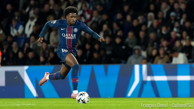 Comme l'autorise l'UEFA, le PSG a pu éditer sa liste B avant son match de Champions League face au Barça pour lui permettre de convoquer deux jeunes : Quentin Ndjantou et Mathis Jangeal.