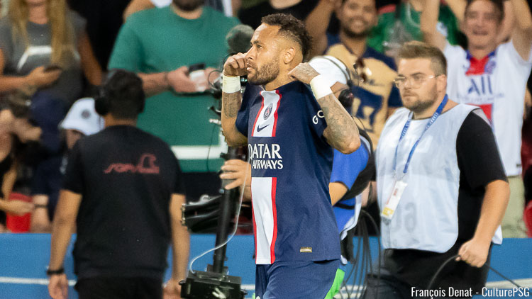 Interrogé sur un possible départ de Neymar d'ici la fin du mercato, Christophe Galtier a semblé surpris mais a confié ne pas ressentir une envie de départ concernant le Brésilien, le tout en étant conscient que le mercato est toujours une période indécise.