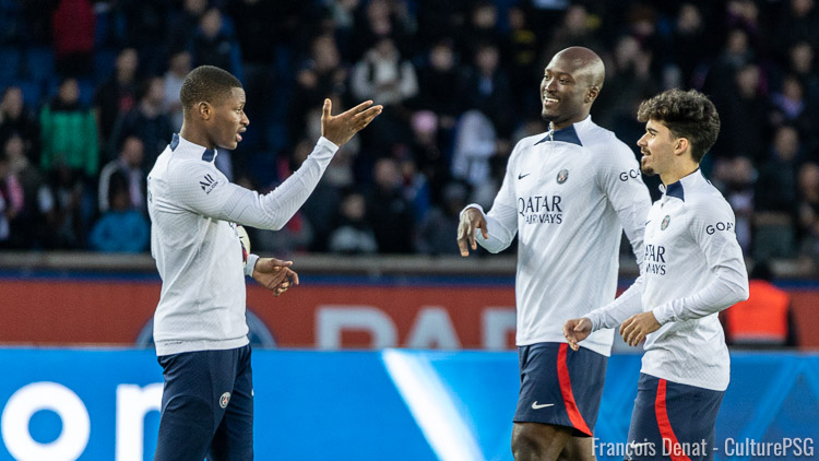 Avec une équipe largement remaniée par rapport à celle qui avait battu la Suède 5-2 la semaine passée, le Portugal de Roberto Martinez s'est incliné 2-0 en Slovénie mardi soir, mettant ainsi fin à sa série de 11 victoires consécutives. Vitinha et Danilo Pereira ont joué tout le match et le premier a beaucoup plus brillé que le second.