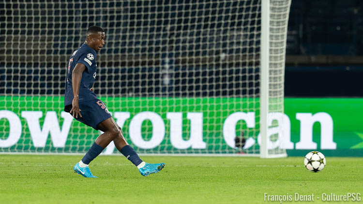 Willian Pacho et Désiré Doué ont fait leurs grands débuts en Champions League mercredi soir à l'occasion de PSG/Gérone (1-0). Des débuts inégaux pour les deux recrues estivales parisiennes.