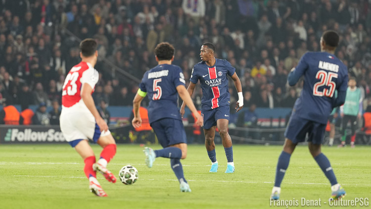 Auteur d'une excellente première saison avec le PSG, le défenseur central équatorien Willian Pacho a tenu à saluer son entraîneur Luis Enrique et son partenaire sur le terrain Marquinhos pour son adaptation réussie.