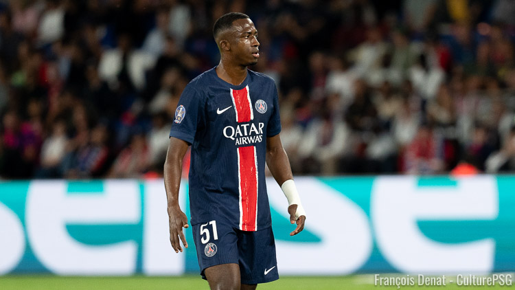 Total inconnu lors de sa signature au PSG il y a quelques semaines, Willian Pacho semble désormais être un titulaire en défense centrale, comme les deux premières journées de Ligue 1 l'ont montré. Du côté de Francfort où il évoluait la saison passée, on était également surpris de voir Paris s'offrir l'Equatorien de 23 ans comme nous l'a confié Christopher Michel, journaliste spécialisé sur l'Eintracht.