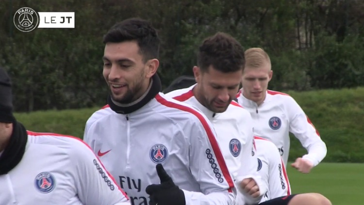 Absent ce mercredi pour la reprise, Javier Pastore était en revanche bien présent ce jeudi au milieu de ses partenaires.