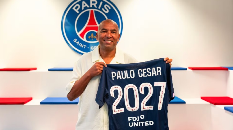 Alors qu'il entraînait l'équipe féminine U19 du club avant reprendre au pied levé la suite de Fabrice Abriel pour la fin de saison 2024/25, le Brésilien Paulo César a été nommé à la tête de l'équipe première, poursuivant son travail en tant qu'entraîneur principal des féminines jusqu'en juin 2027.