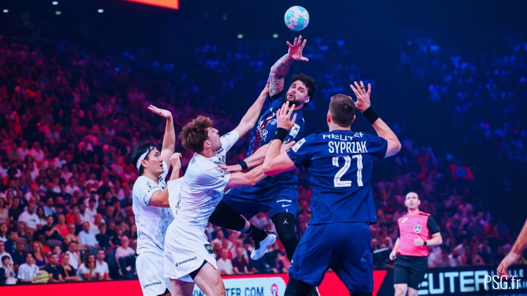 Au terme d'un choc sous très haute tension face à son principal rival, le PSG Hand a validé son sacre en Liqui Moly StarLigue en s'imposant contre Nantes (34-31). Longtemps indécise, cette rencontre a basculé dans le money-time grâce au sang-froid parisien et à un final maîtrisé. C'est le treizième sacre parisien, le douzième d'affilée.