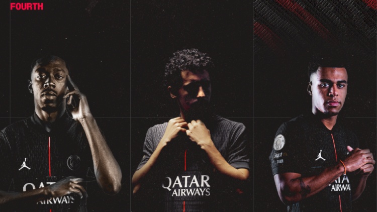 Le PSG a dévoilé officiellement ce mardi son nouveau maillot Jordan pour la saison 2025/2026. Ce quatrième maillot du PSG est noir avec une fine bande verticale rouge et est d'ores et déjà disponible sur la boutique en ligne du club.