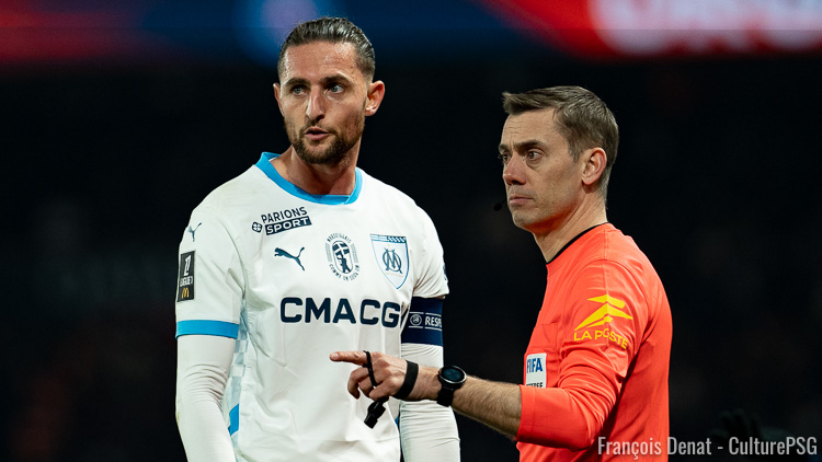 Le PSG est sorti du silence suite à la polémique suscitée par les banderoles et insultes de ses supporters à destination d'Adrien Rabiot lors de la victoire 3-1 face à l'OM. L'entourage de Nasser Al-Khelaïfi a aussi répondu à la pique du milieu marseillais sur les réseaux sociaux.