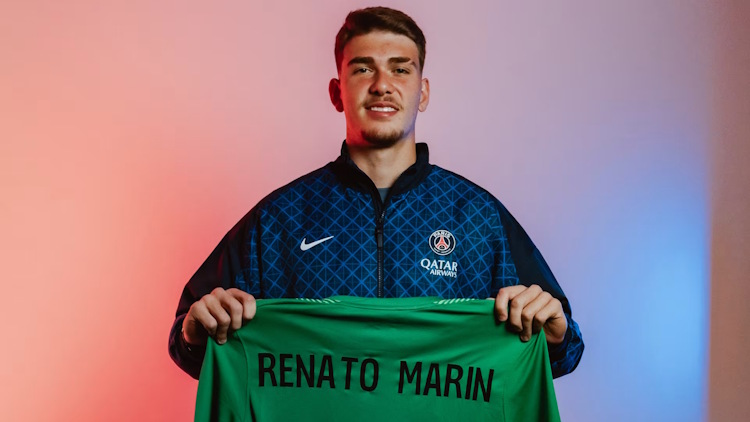 Comme annoncé depuis plusieurs semaines, le PSG vient d'officialiser l'arrivée du gardien Renato Marin en provenance de l'AS Roma. Le jeune Italo-Brésilien de 19 ans est arrivé libre et s'est engagé pour cinq ans.
