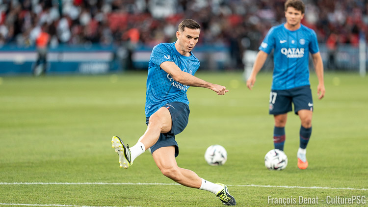 Alors que le PSG va retrouver la Ligue 1 contre Lens ce dimanche (17h15), de nombreux joueurs ont fait leur retour à l'entraînement ce vendredi en fin d'après-midi après la trêve internationale. Mais aussi un blessé qui n'était pas forcément attendu.