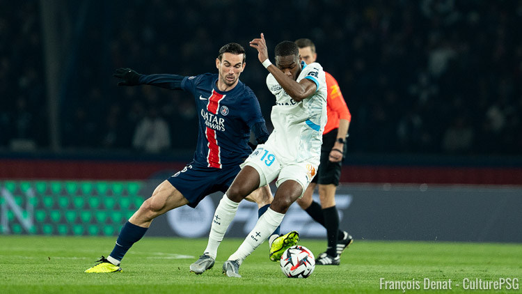 Choc de la 5e journée de Ligue 1 ce dimanche soir, le match OM/PSG se jouera dans un Vélodrome plein, mais sans supporters parisiens, encore interdits de déplacement. Le Classique sera en revanche diffusé au Parc des Princes devant 1500 supporters parisiens.