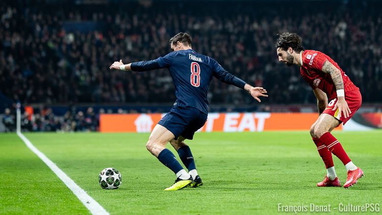 Absent depuis le 20 janvier et son coup reçu au genou gauche contre le Sporting CP, Fabian Ruiz pourrait bientôt retrouver le groupe du PSG à l'entraînement puis en match selon la presse française. De quoi espérer le voir sur le terrain contre Liverpool le 8 avril prochain ?