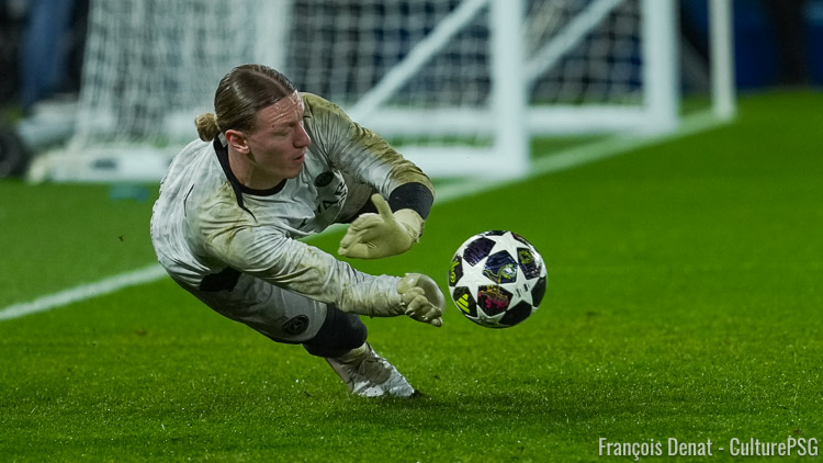 Matvey Safonov s'est confié au site de la fédération russe avant son retour émouvant à Krasnodar, où sa sélection va affronter le Nicaragua ce vendredi. L'occasion pour le gardien du PSG d'évoquer sa nouvelle vie à Paris depuis son changement de statut.