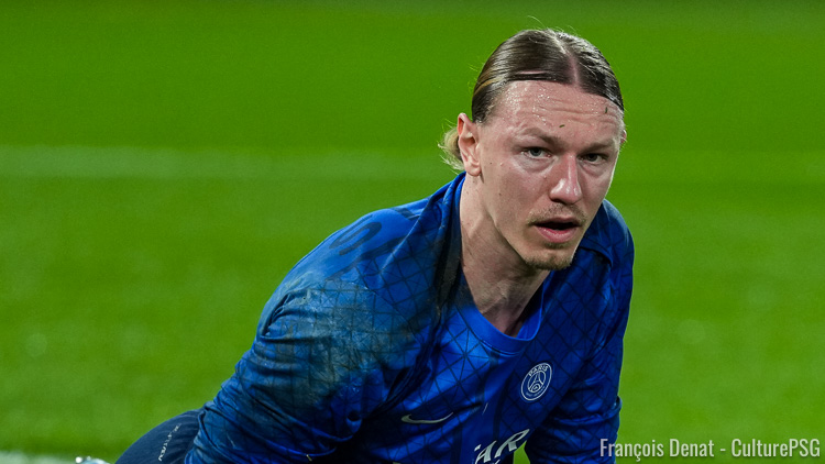 En plus d'être très performant aux tirs au but, Matvey Safonov est un amoureux des jeux de société et fait des ravages au sein du vestiaire du PSG lors des parties de cartes...