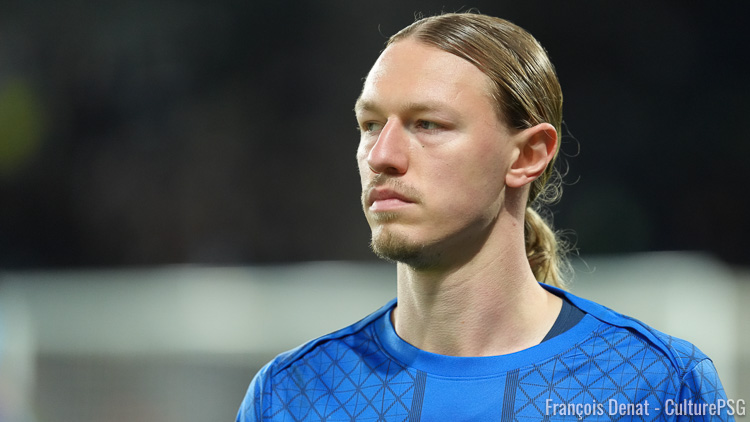 Titulaire face au Pérou mercredi en amical, Matvey Safonov n'a pas spécialement brillé et s'est même troué sur le seul but péruvien. Le gardien russe est rentré dans la foulée à Paris, ce qui était prévu avant sa bourde.