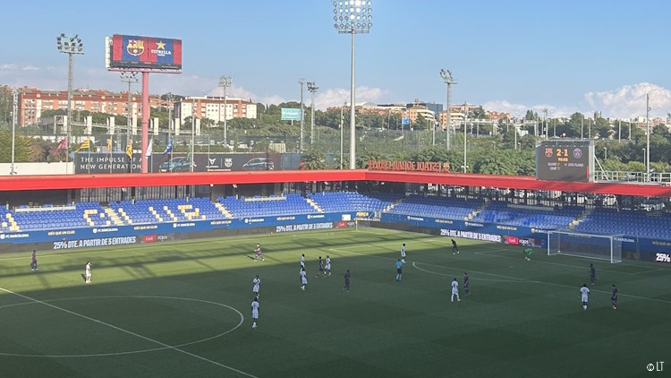 Avant les pros, le Barça et le PSG s'affrontaient ce mercredi après-midi en Youth League et ce sont les jeunes Catalans qui se sont imposés, grâce à deux buts de Kluivert et Espart coup sur coup (67e, 72e). Le PSG a failli égaliser par Diandaga sur la fin mais a surtout raté le coche avant : ils ont été à 11 contre 10 dès la 25e puis ont ouvert le score logiquement par Chtaï-Telamio (43e). Mais ils ont fait n'importe quoi après la pause, avec Slama expulsé stupidement (57e) et une seconde période ratée dans l'ensemble. Quel gâchis...