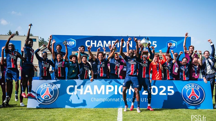 Champions de France U19 pour la seconde année consécutive, les protégés de Thomas Leyssales ont réalisé une belle saison malgré leurs nouveaux déboires en Youth League et en Coupe Gambardella. CulturePSG vous propose de dresser un bilan du parcours des Parisiens à travers sept chiffres-clés.