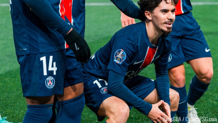 Auteur du deuxième but du PSG face à l'OL dimanche soir, après un penalty tiré à la Neymar, Vitinha a célébré son but de façon mystérieuse. Une célébration qui a enflammé le réseau social X, où chacun y est allé de sa théorie.