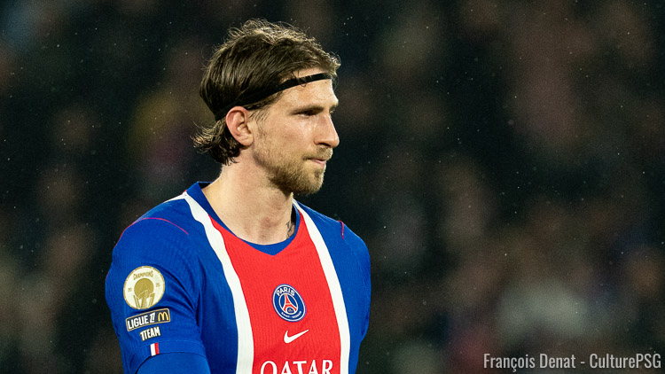 Transféré l'été dernier au PSG en provenance de Bournemouth, Ilya Zabarnyi pourrait-il déjà quitter le double champion d'Europe en titre cet été ? En Angleterre, on annonce qu'il a été proposé à un adversaire bien connu du PSG.